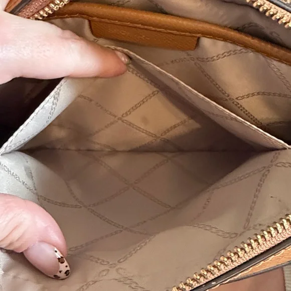 Michael Kors Jet Set Crossbody Bag - Picture 5 of 6